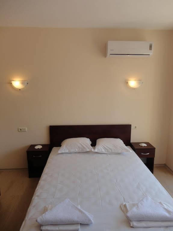 Holiday Apartments In Pomorie Bagian luar foto