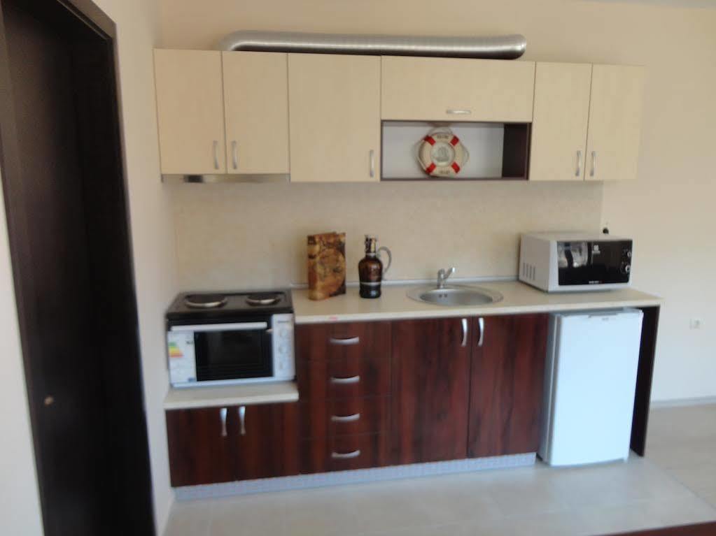 Holiday Apartments In Pomorie Bagian luar foto