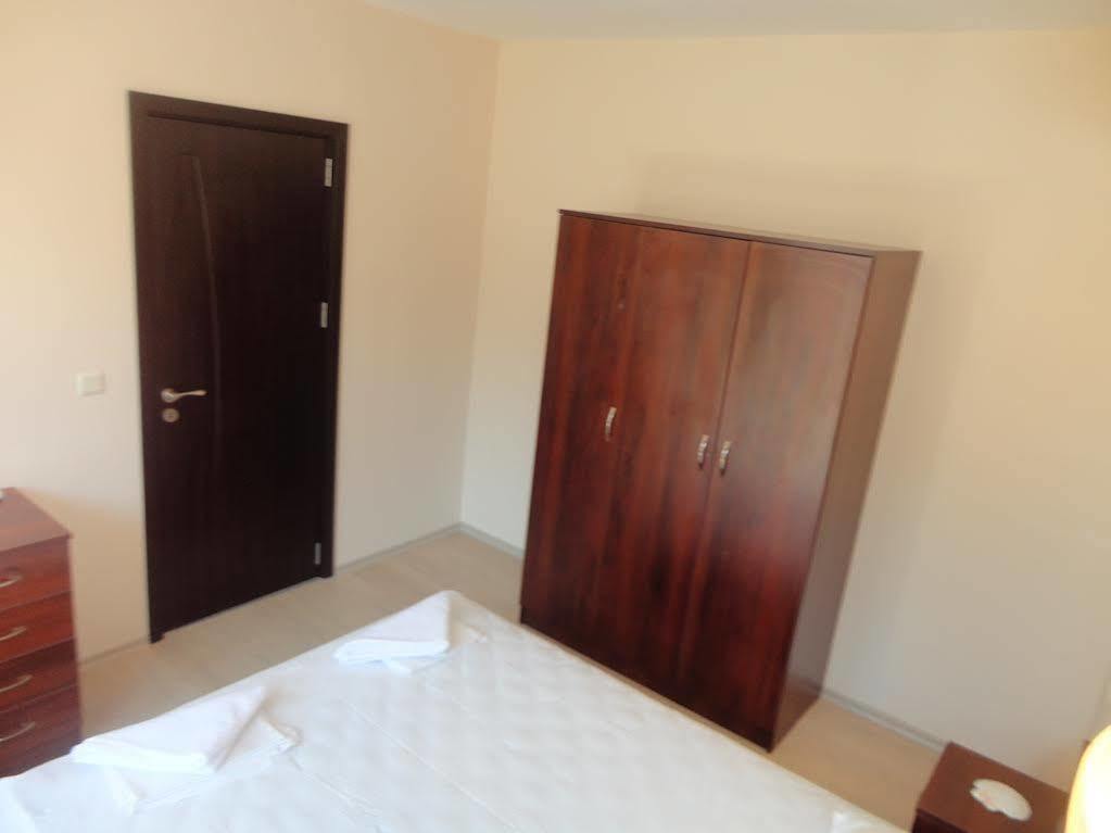 Holiday Apartments In Pomorie Bagian luar foto