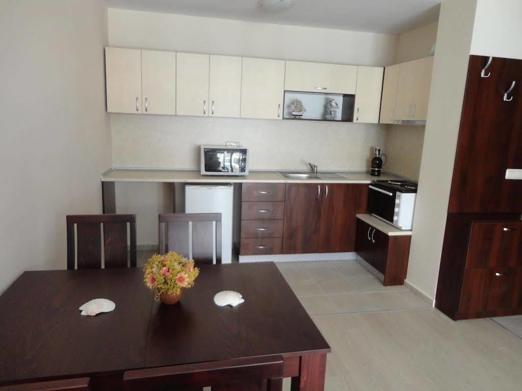 Holiday Apartments In Pomorie Bagian luar foto